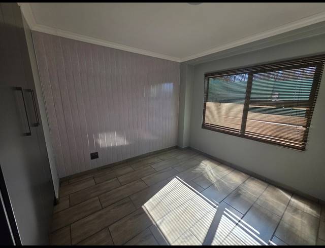 4 BEDROOM HOUSE FOR SALE IN LINDEQUESDRIF